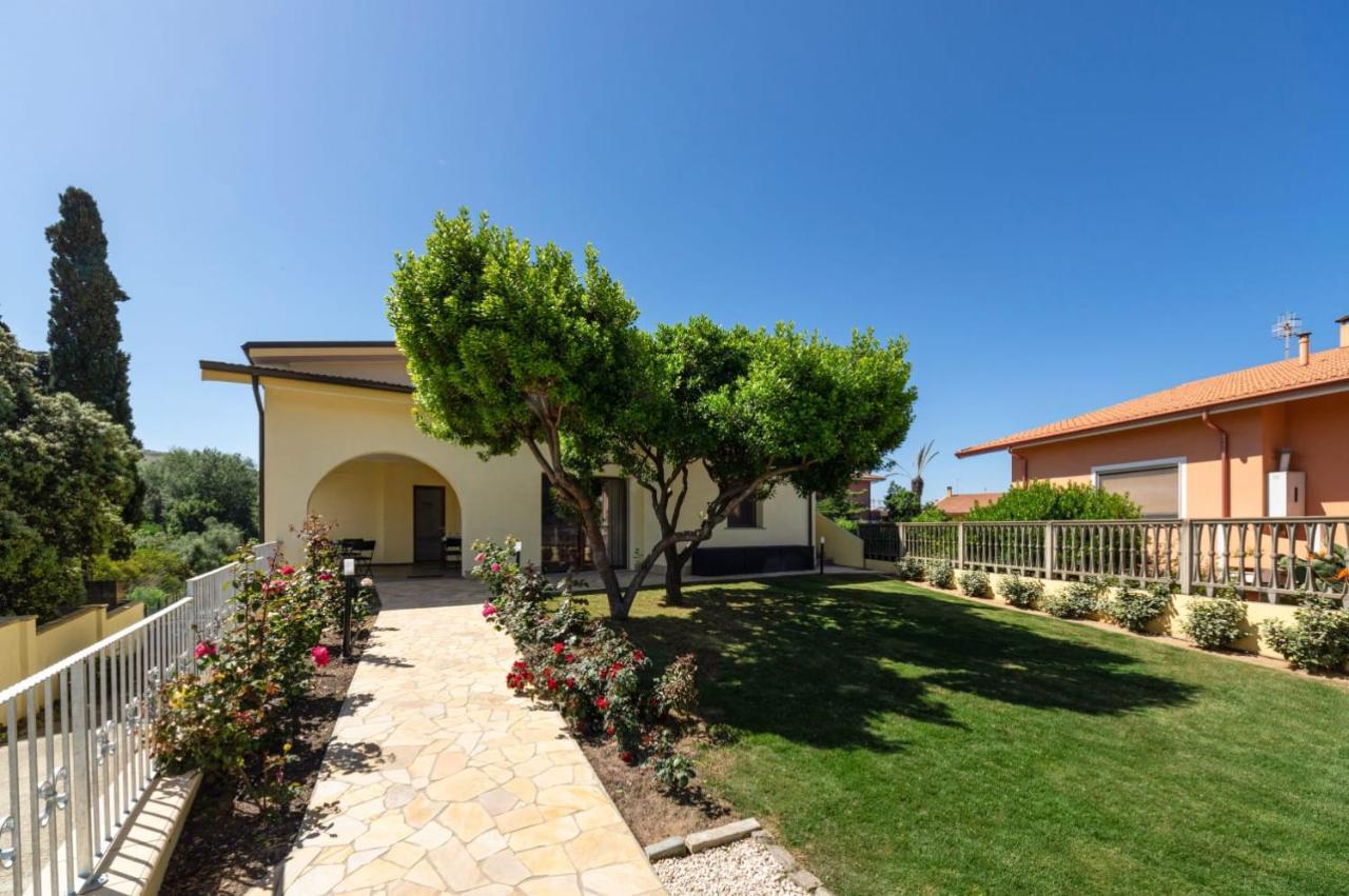 B&B Il Sogno Di Mario Carbonia Exterior foto